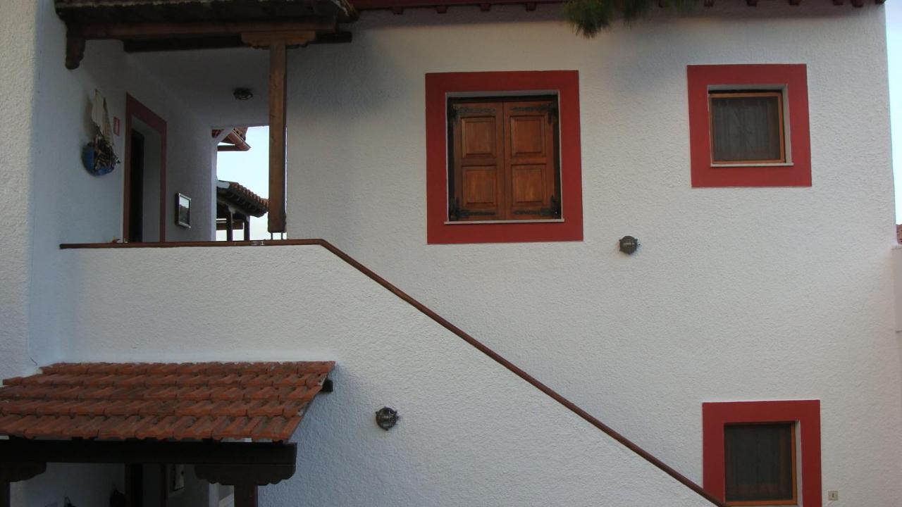 Captain George'S Apartments Patitiri Zewnętrze zdjęcie